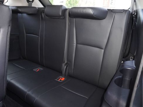 Used 2023 Toyota Highlander XLE FWD image 11