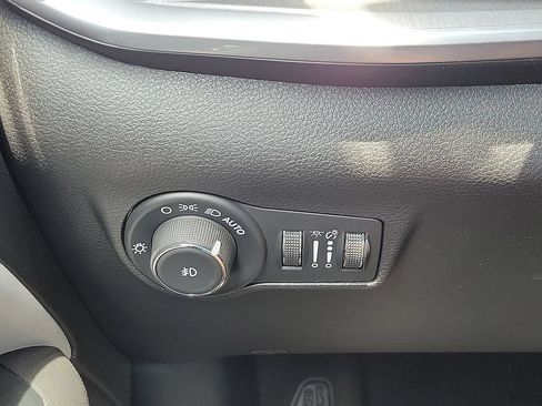 Used 2025 Jeep Compass Limited AWD/4WD image 13