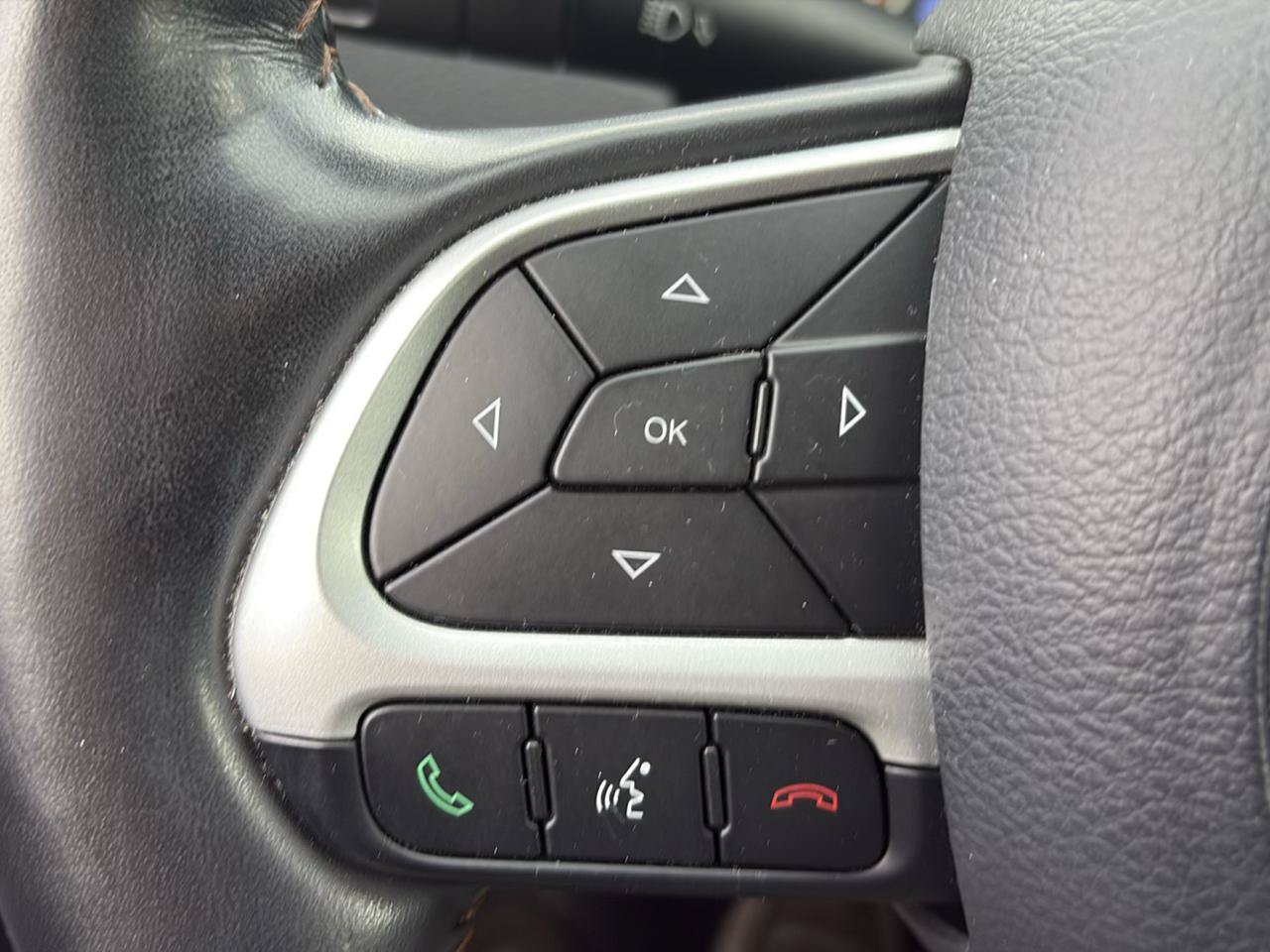 Used 2020 Jeep Compass Limited AWD/4WD image 12