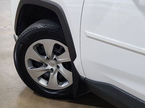 Used 2022 Toyota RAV4 LE AWD/4WD image 23
