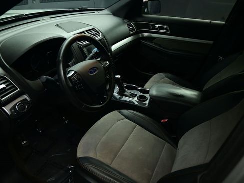 Used 2017 Ford Explorer XLT w/ Equipment Group 202A image 17