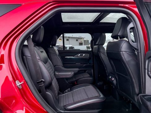 Used 2025 Ford Explorer ST-Line w/ Premium Package image 18