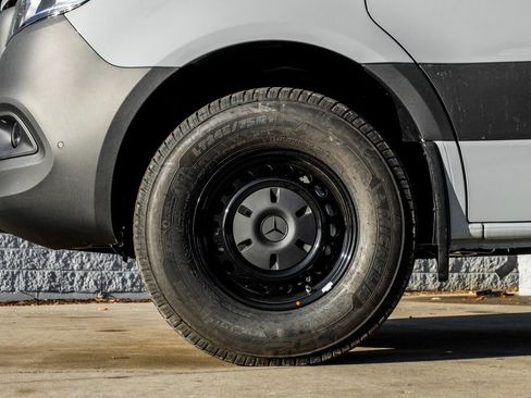 Used 2025 Mercedes-Benz Sprinter 2500 image 5