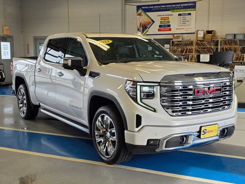 Used 2023 GMC Sierra 1500 Denali w/ Denali Reserve Package AWD/4WD image 3