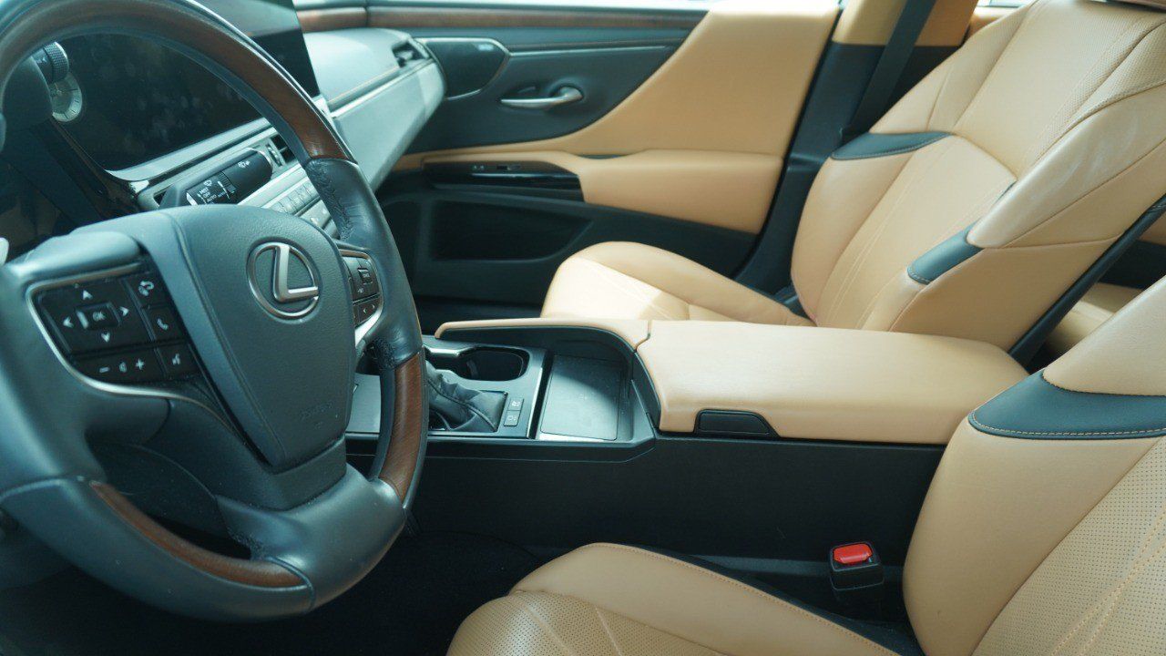 Used 2024 Lexus ES 300h Ultra Luxury FWD image 9
