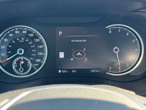 Used 2025 Genesis G70 2.5T image 19