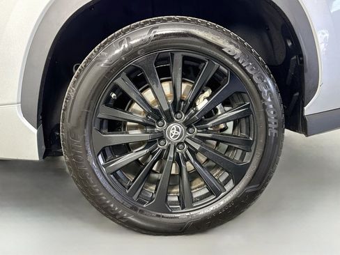Certified 2025 Toyota Highlander XSE AWD/4WD image 32
