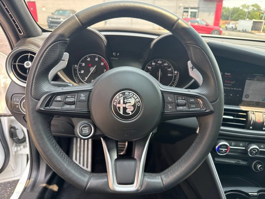 Used 2022 Alfa Romeo Giulia Veloce AWD/4WD image 35