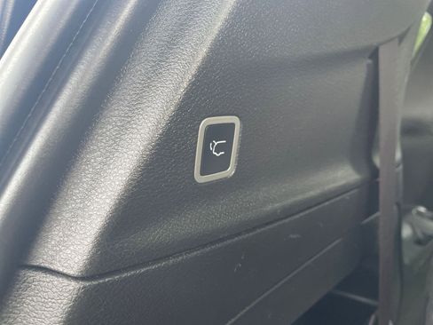 Used 2025 Chrysler Pacifica Select image 20