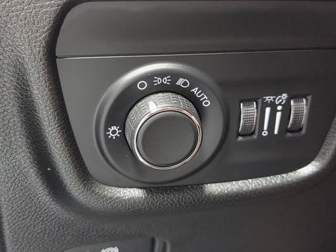 Used 2023 Jeep Grand Cherokee Altitude AWD/4WD image 25