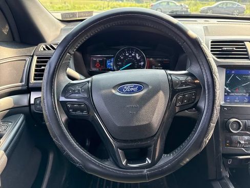 Used 2019 Ford Explorer XLT w/ Equipment Group 202A AWD/4WD image 22