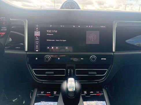 Used 2022 Porsche Macan image 15