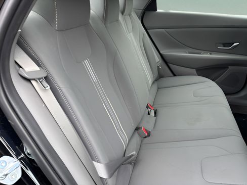 Used 2023 Hyundai Elantra SEL w/ Cargo Package image 18