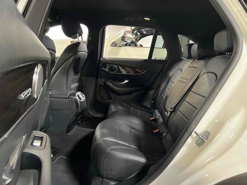 Used 2020 Mercedes-Benz GLC 300 4MATIC image 5