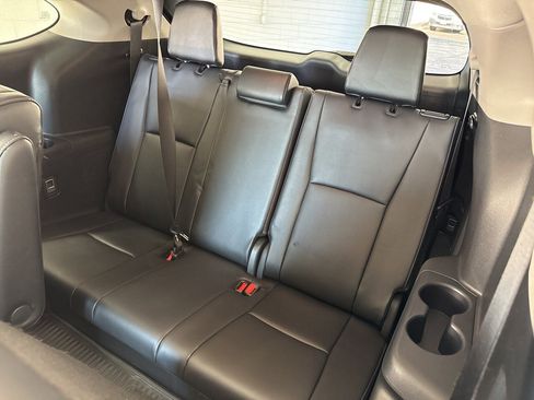 Used 2024 Toyota Highlander Platinum image 41