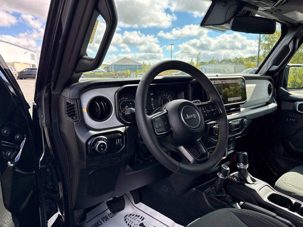 Used 2025 Jeep Gladiator Sport AWD/4WD image 23