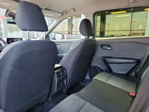 Used 2023 Nissan Rogue SV image 14