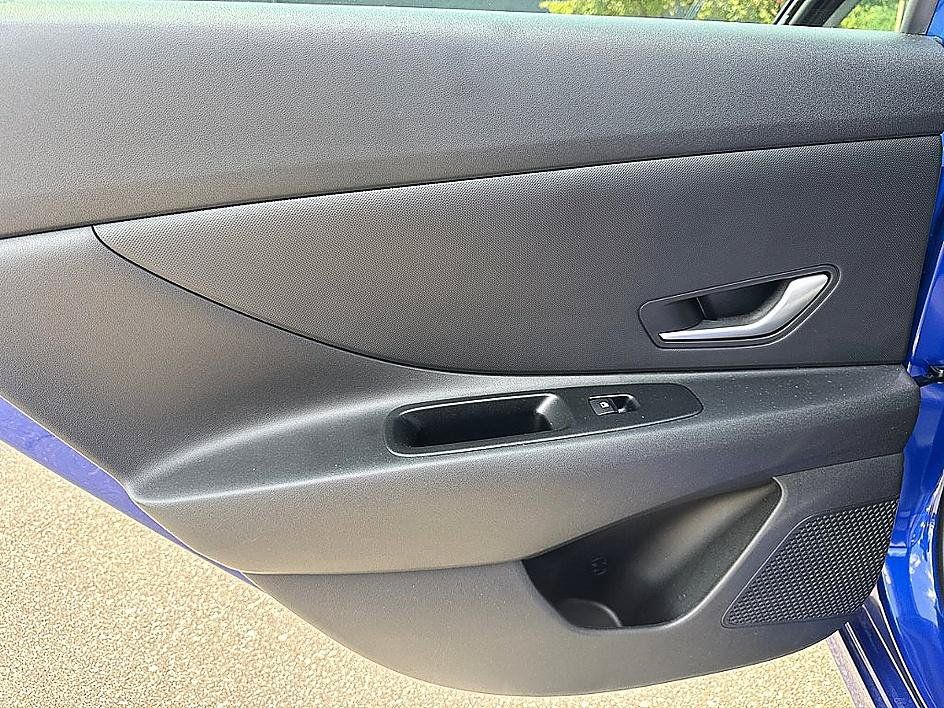Certified 2026 Hyundai Elantra SE FWD image 12