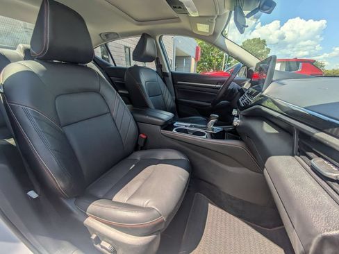 Used 2025 Nissan Altima 2.5 SR w/ SR Premium Package AWD/4WD image 31