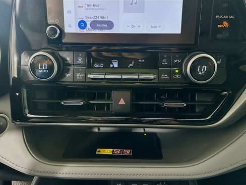 Used 2026 Toyota Highlander XLE image 20