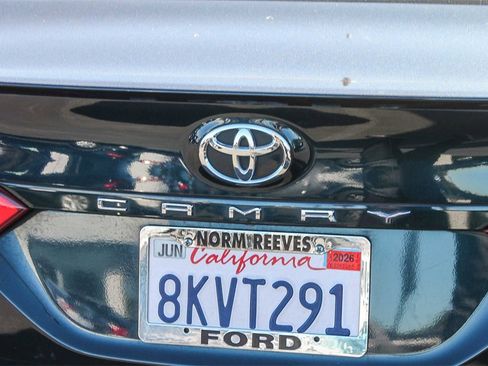 Used 2019 Toyota Camry SE image 12