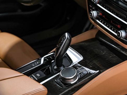 Used 2019 BMW 540i w/ M Sport Package image 32