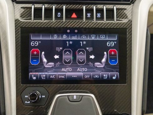 Used 2021 Lamborghini Urus AWD/4WD image 30