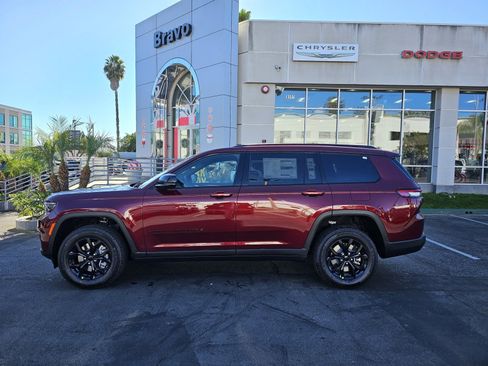 New 2025 Jeep Grand Cherokee L Altitude image 4