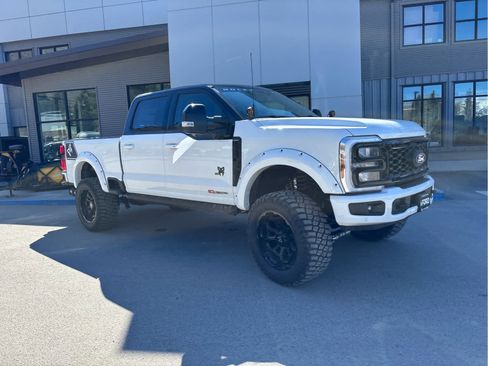 New 2026 Ford F250 Lariat w/ Black Appearance Package image 4