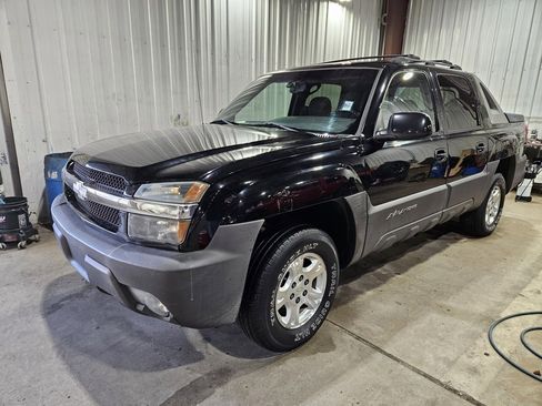 Used 2003 Chevrolet Avalanche Base image 1