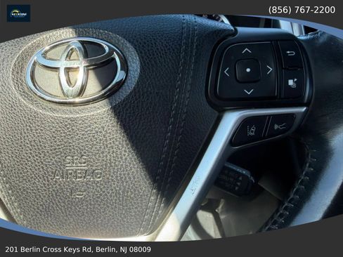 Used 2017 Toyota Highlander XLE FWD image 23