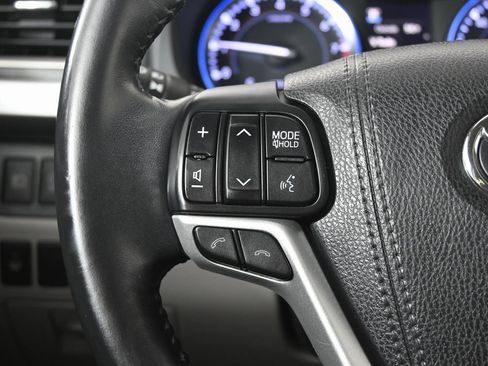 Used 2018 Toyota Highlander XLE image 37