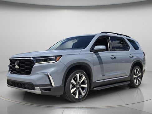 Used 2024 Honda Pilot Touring image 9