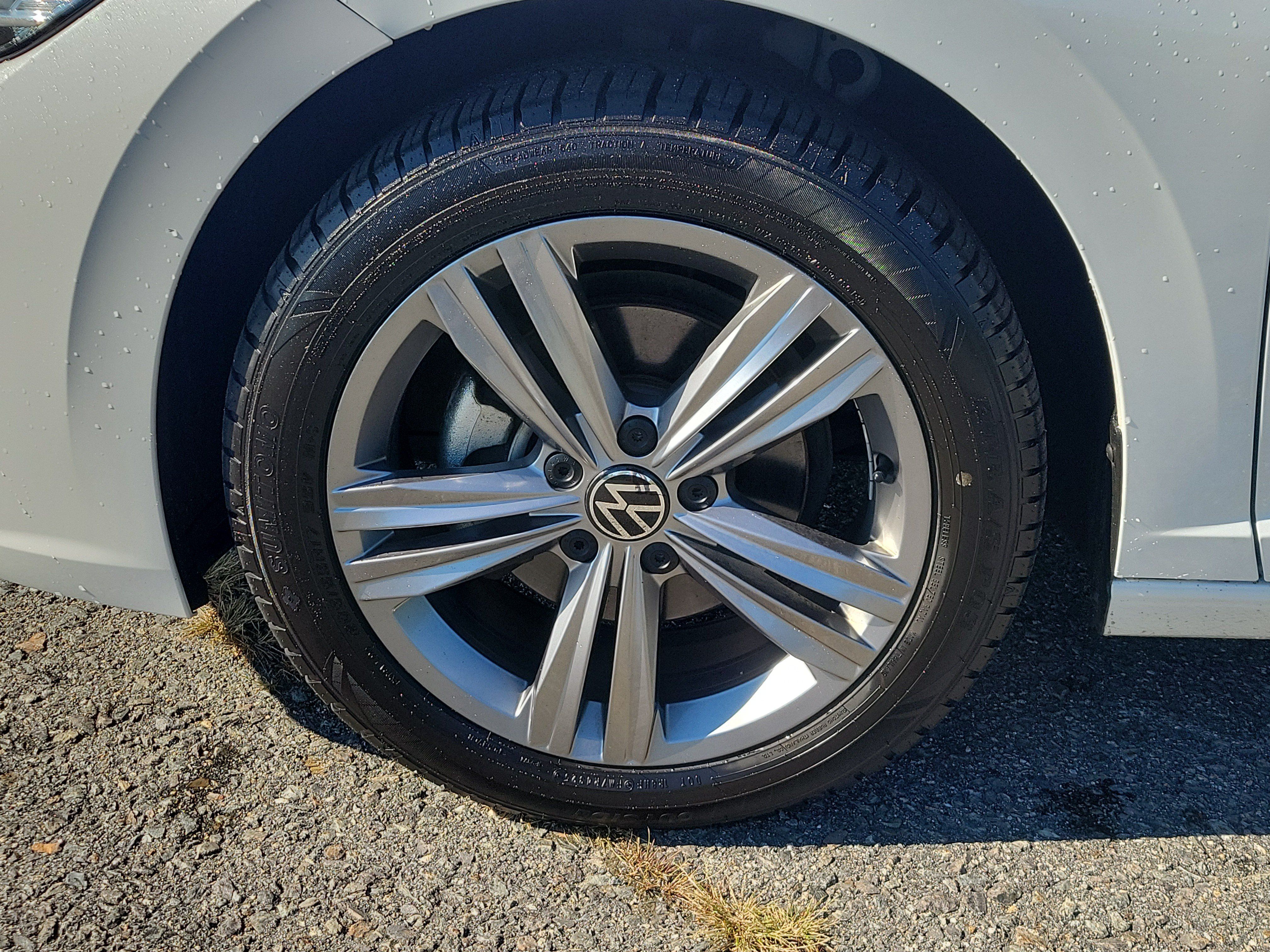 Used 2024 Volkswagen Jetta SE w/ Panoramic Sunroof Package FWD image 12