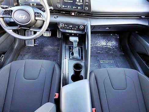 Used 2025 Hyundai Elantra Sport image 19