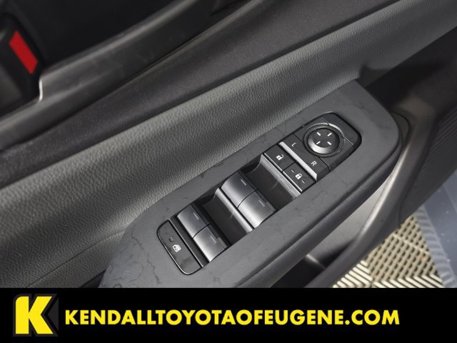 Used 2025 Toyota Prius LE FWD image 21