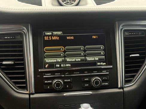 Used 2015 Porsche Macan Turbo image 18