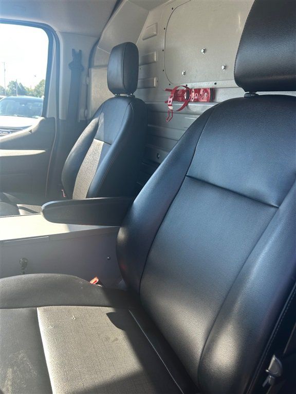 Used 2020 Ford Transit 250 Low Roof RWD image 10