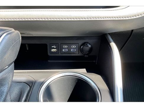 Used 2022 Toyota Highlander LE AWD/4WD image 26