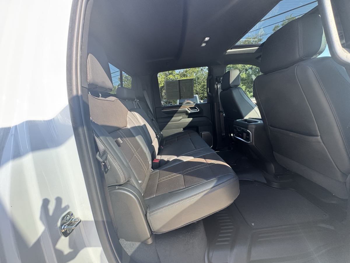 Used 2025 Chevrolet Silverado 3500 High Country w/ High Country Premium Package AWD/4WD image 11