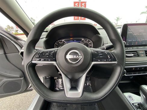 Used 2024 Nissan Altima 2.5 SV image 23