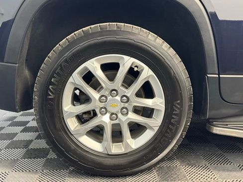 Used 2020 Chevrolet Traverse LT image 40