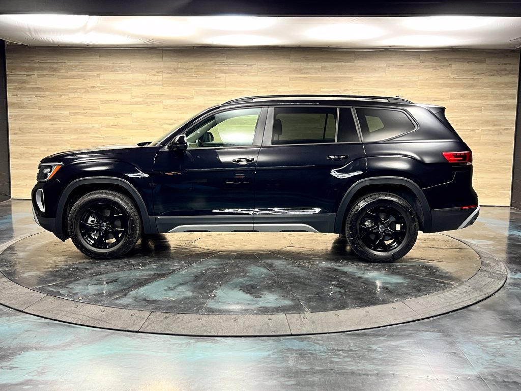 Used 2025 Volkswagen Atlas Peak Edition SE AWD/4WD image 23
