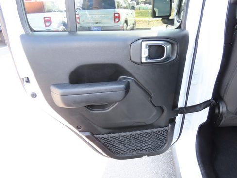 Used 2023 Jeep Wrangler Rubicon w/ Steel Bumper Group image 19