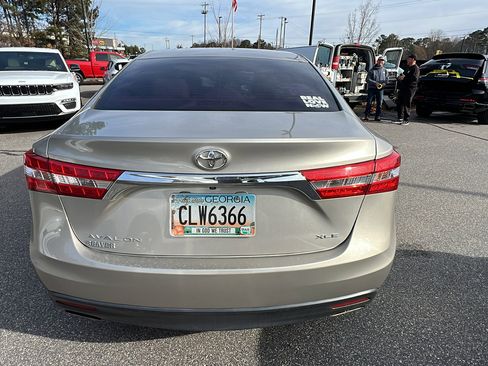 Used 2014 Toyota Avalon XLE image 9