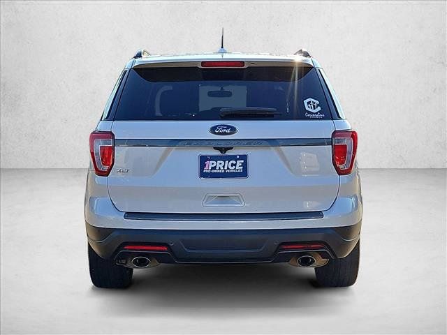 Used 2018 Ford Explorer XLT w/ Equipment Group 202A FWD image 7