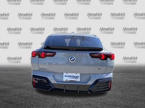 Certified 2025 BMW X2 xDrive28i image 9