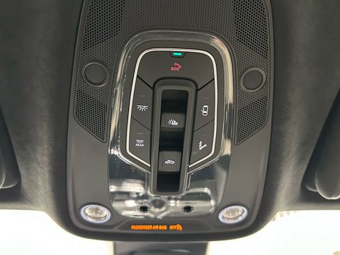 Used 2023 Bentley Bentayga AWD/4WD image 40