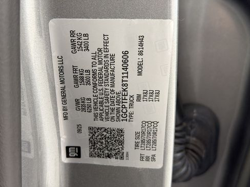 Used 2026 Chevrolet Colorado ZR2 w/ Technology Package AWD/4WD image 26