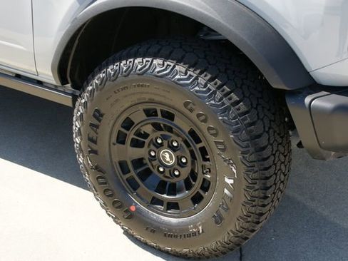New 2026 Ford Bronco Badlands w/ Sasquatch Package AWD/4WD image 9